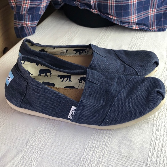 womens blue toms